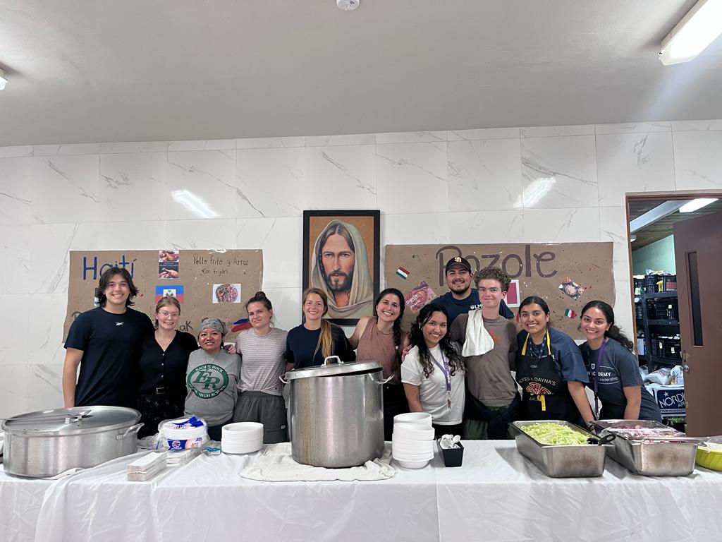 Voluntarios en la casa del migrante Tijuana